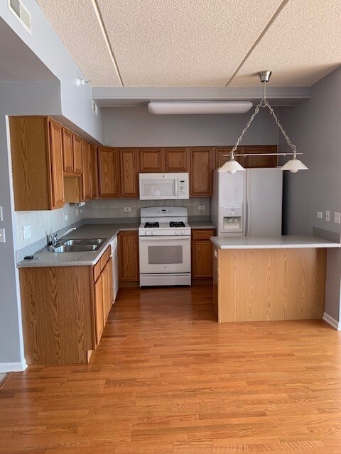 Foto del edificio - 105 W St Charles Rd