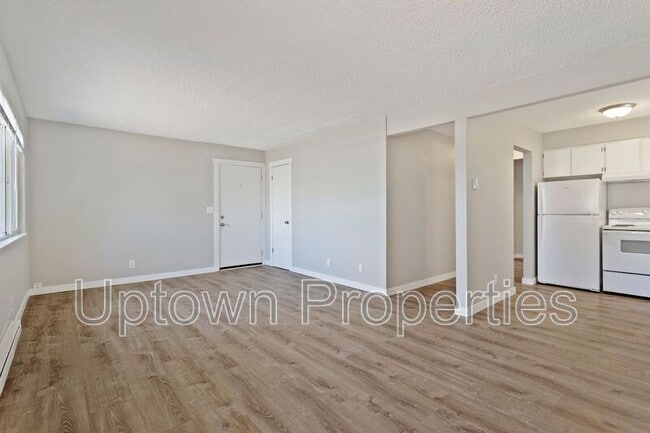Building Photo - 2606 NE Lombard St