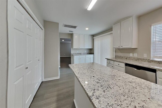 Foto del edificio - 9806 Arrowgrass Dr