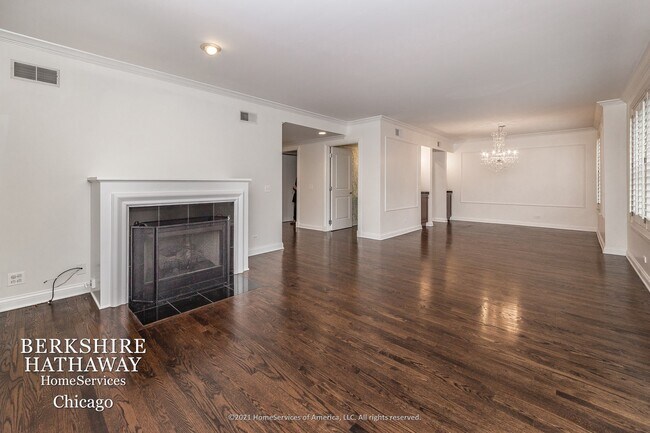 Building Photo - 444 W Roslyn Place