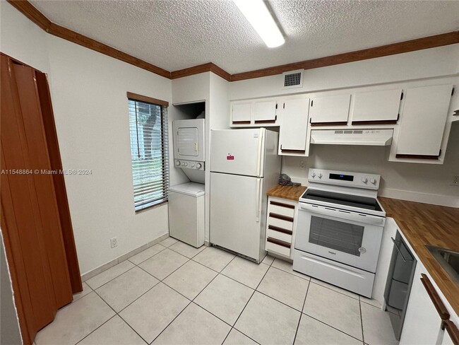 Building Photo - 9051 SW 141st Pl