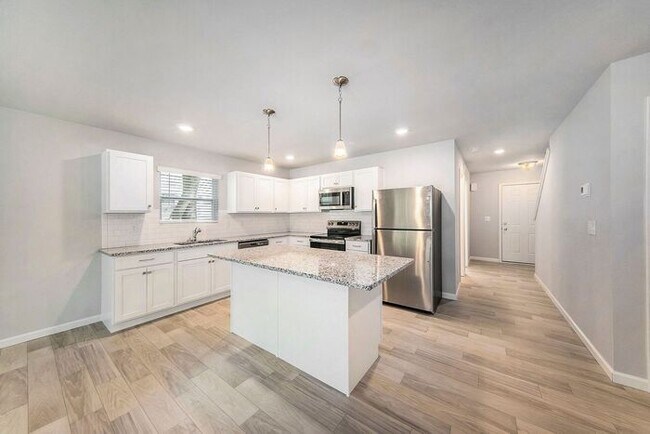 Foto del edificio - 438 Hidden Meadows Dr
