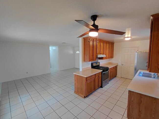 Foto del edificio - Spacious 3-Bedroom Home