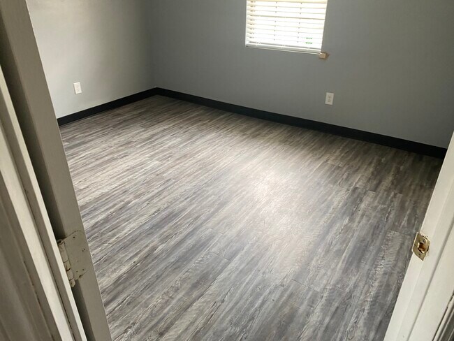Foto del edificio - 1500 NE 33rd St