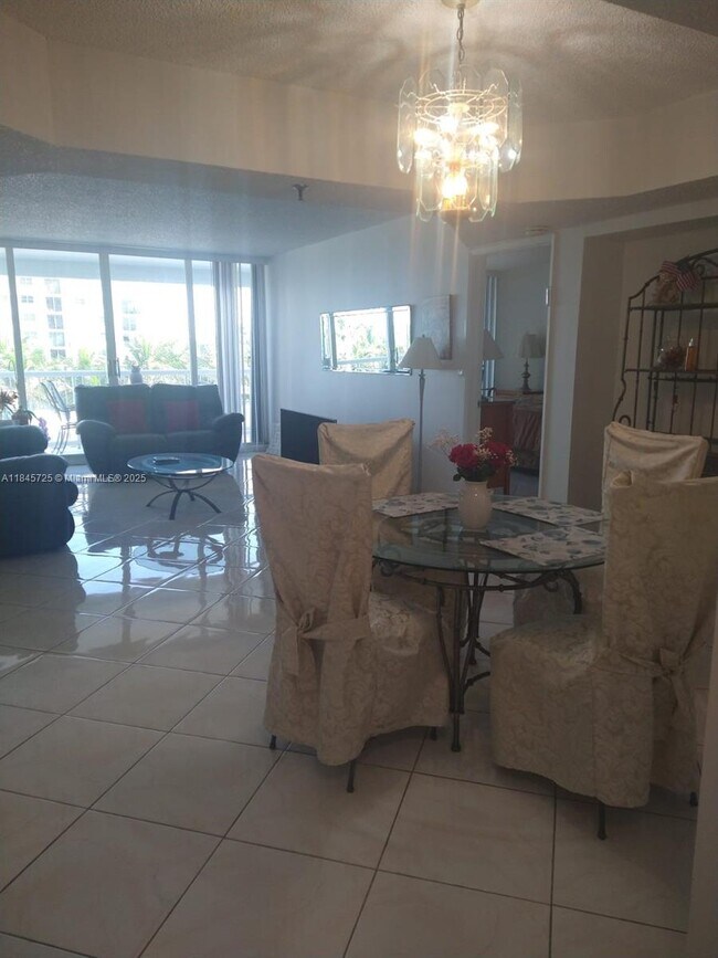 Foto del edificio - 9341 Collins Ave