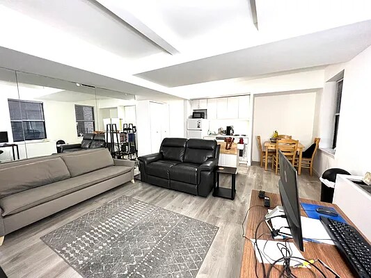 Foto del edificio - 69 S Pleasant St