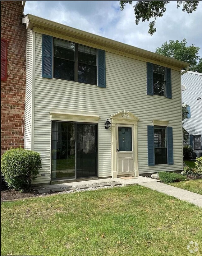 Lawrence Square Village Condominiums Apartments under 2,500 Lawrence