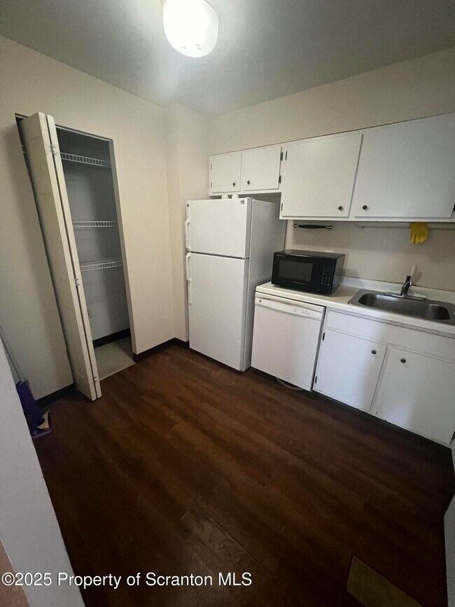 Foto del edificio - 220 Linden St