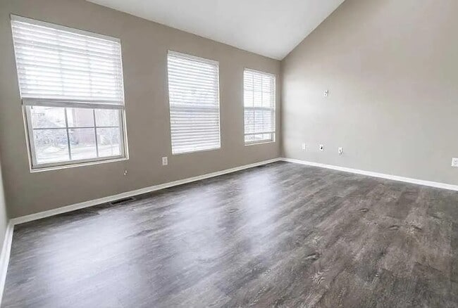 Building Photo - 15650 Stone Crossing Dr