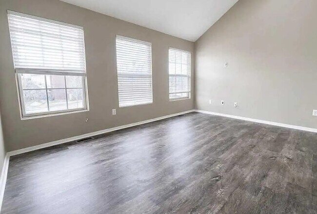 Foto del edificio - 15650 Stone Crossing Dr