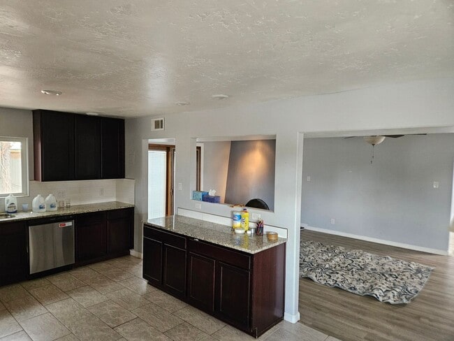 Building Photo - 3 Bedroom Single Family Home in Albuquerque