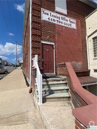 Building Photo - 146 North St