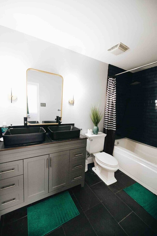 Building Photo - 915 Franklin St