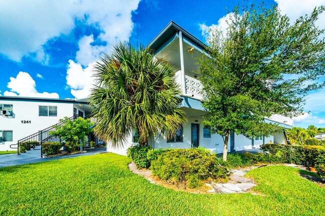 Building Photo - Tropical View Apartments Margate