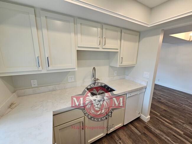 Building Photo - Beautifully Remodeled 2 Bedroom 2 Bathroom Condo in Murray