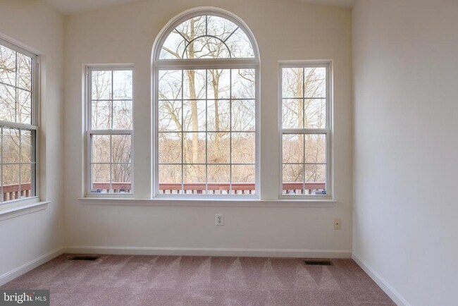 Foto del edificio - 3842 Koval Ln