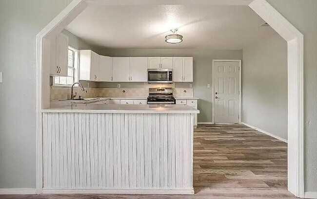 Foto del edificio - CHARMING 3/2 - Great Flooring - Historic Neighborhood