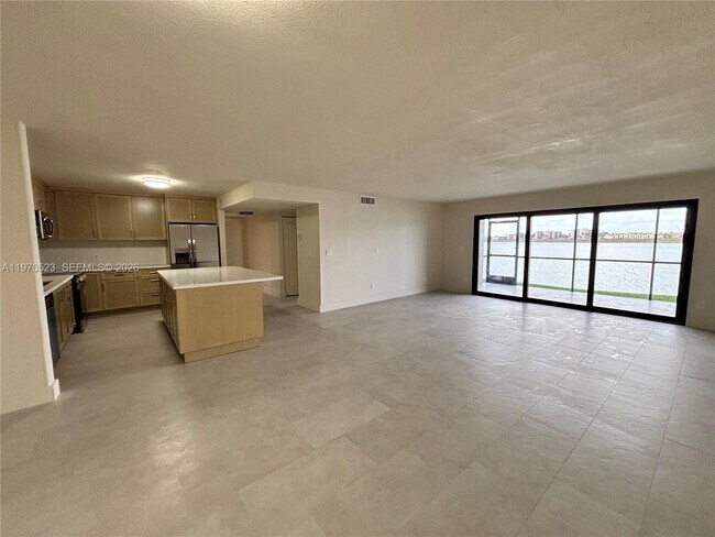 Building Photo - 605 Ives Dairy Rd