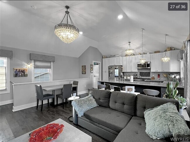Living / Kitchen Area - 61 Park St