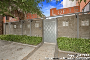 Building Photo - 1331 S Flores St