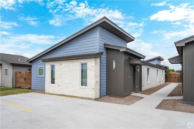 Foto del edificio - 24 Jenna Ln