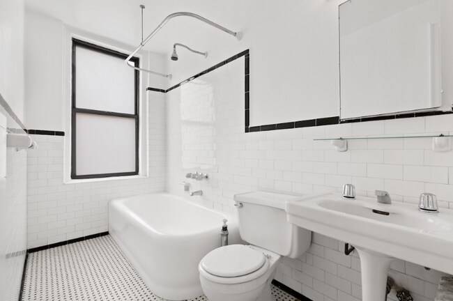 Foto del edificio - 301 E 21st St