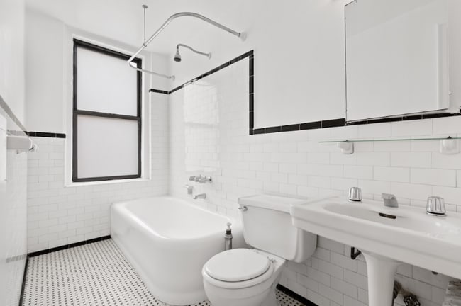 Building Photo - 301 E 21st St