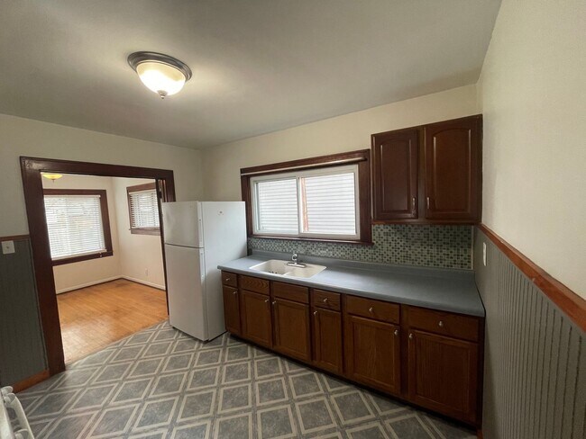 Building Photo - 1 Bedroom House Near Columbian Park - AVAILABLE IN MAY