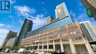 Building Photo - 17 Bathurst St