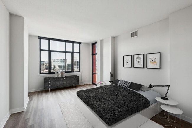 Building Photo - Senate Square