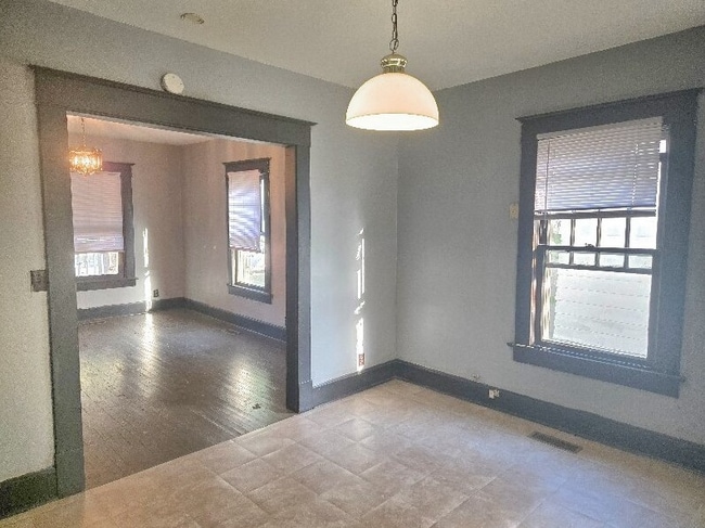 Building Photo - 2414 Garfield Ave