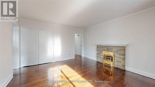 Building Photo - 320 Lonsdale Rd