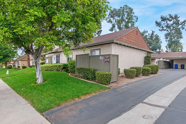 Foto del edificio - 3 Bedroom, 2 Bath 1374sf Detached condo in...