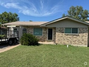 Building Photo - 109 W Robin Ln