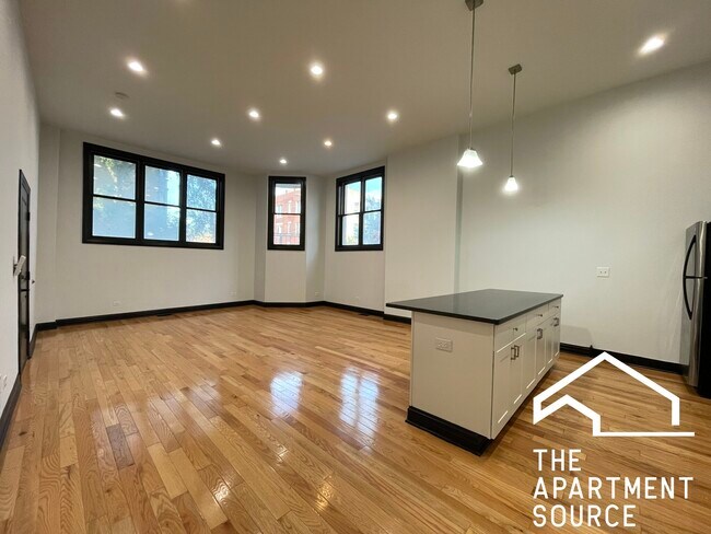 Foto del edificio - 2842 W Augusta Blvd
