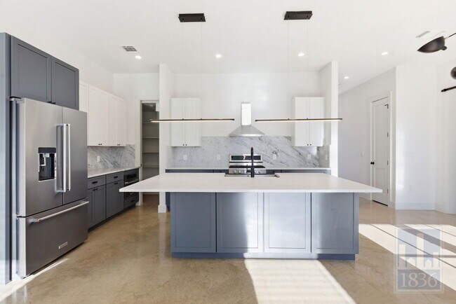 Building Photo - 4701 Sara Dr