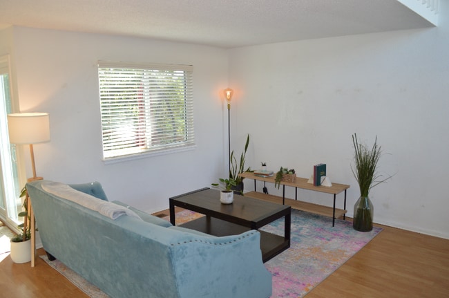 Foto del edificio - 11332 Benton Ct