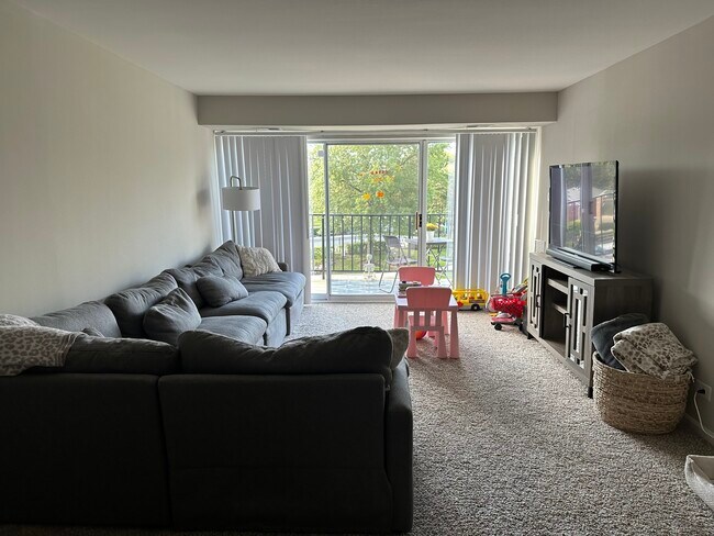 Foto del edificio - 1100 N Plum Grove Rd