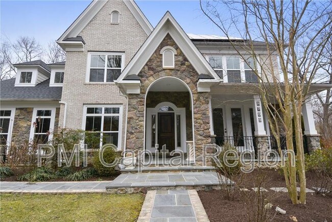Building Photo - 8700 Fallen Oak Dr