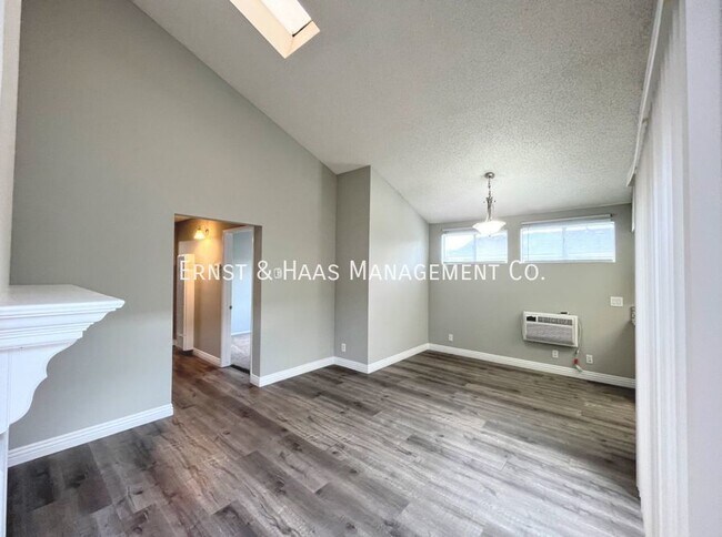Building Photo - Beautiful 2 Bedroom 2 Bath with 1 Car Gara...