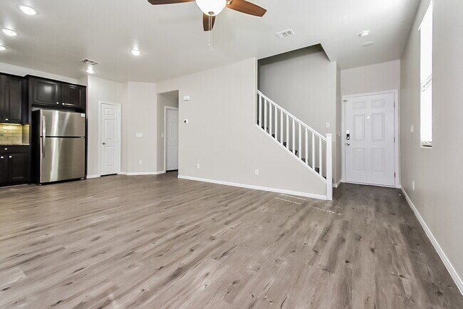 Foto del edificio - 10509 W Gilmore Ave