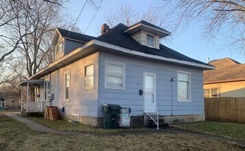 Building Photo - 113 N Poplar St