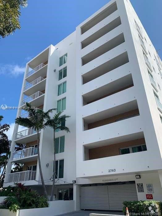 Building Photo - 2740 SW 28th Terrace