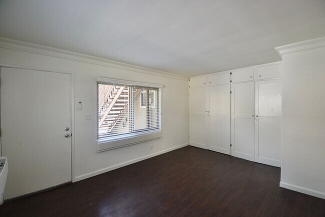 Foto del edificio - 605-609 North Hollywood Way
