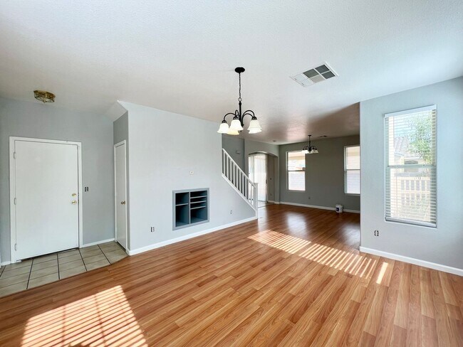 Foto del edificio - CHARMING 3BD/2.5BA GATED HOME IN WEST LAS ...