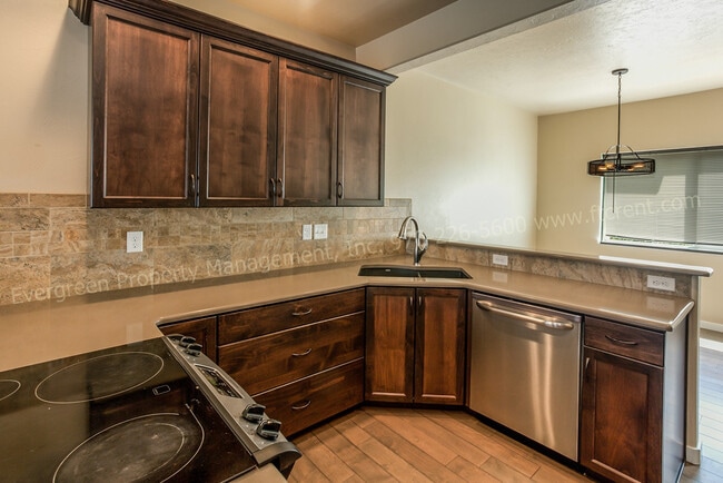 Foto del edificio - 6106-6106 W 8th St