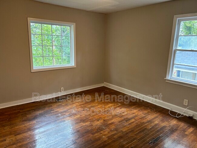 Foto del edificio - 1221 W Broad St