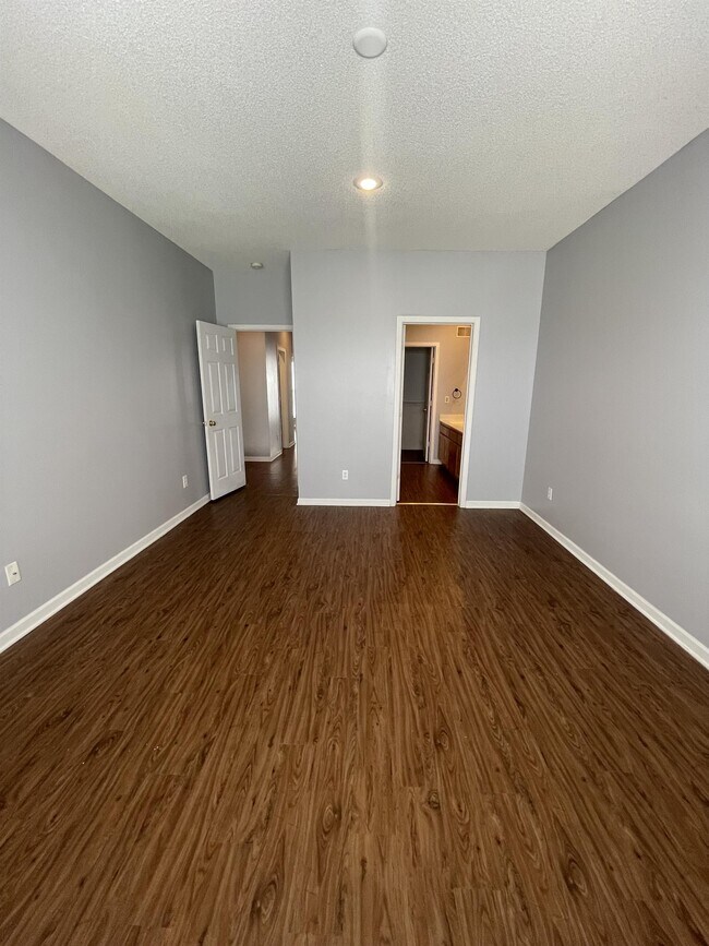 Building Photo - 10337 Edith Ave