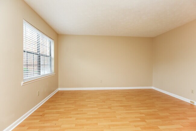 Foto del edificio - 232 Thistle Ln