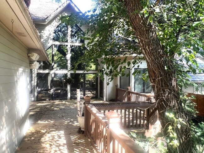 Building Photo - 6400 sq ft RARE Luxury home available for ...